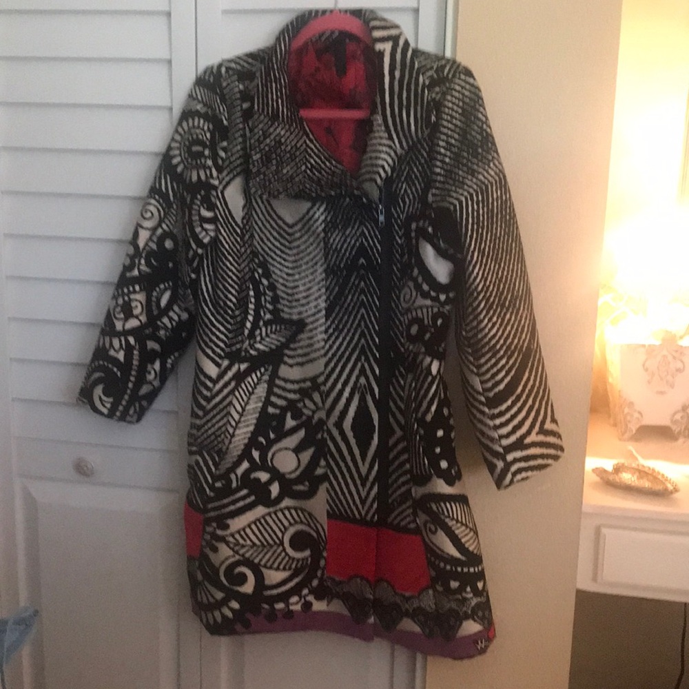 Fabulous designed coat in great patterns and colors